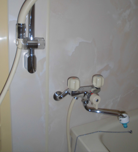 シャワーと浴室サーモ水栓の取替